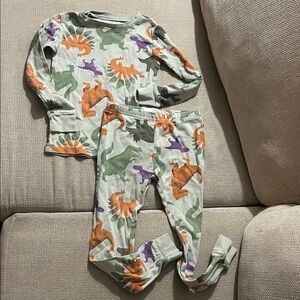 💙5 for $10💙 Carters Pajamas Set dinosaurs 5t